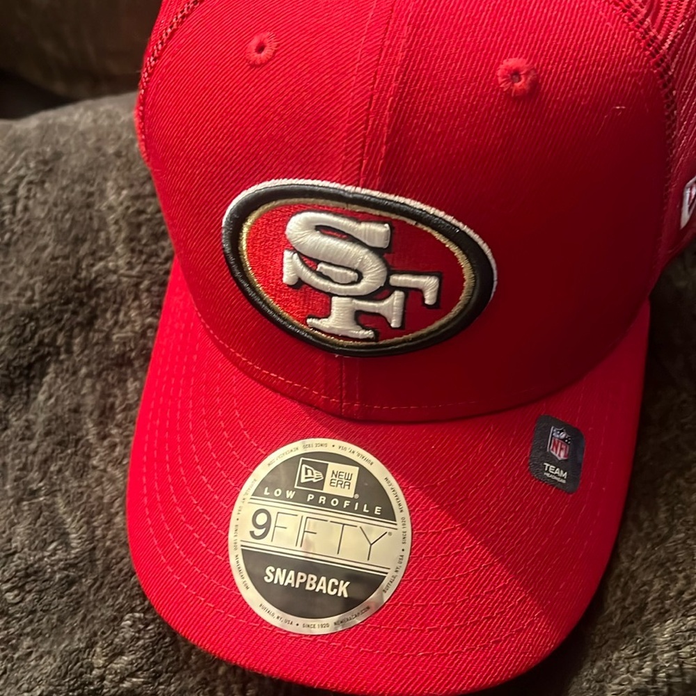 New Era San Francisco 49ers White Outline Low Profile 950 Trucker Snapback Hat